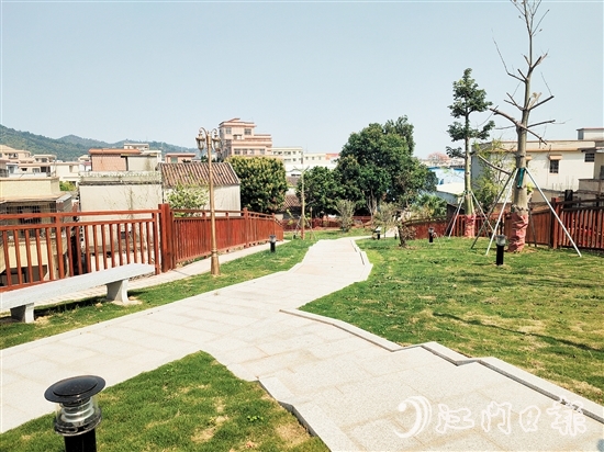 后山公園曾經(jīng)雜草叢生，現(xiàn)在改造成為村里的一個“綠色空間”。
