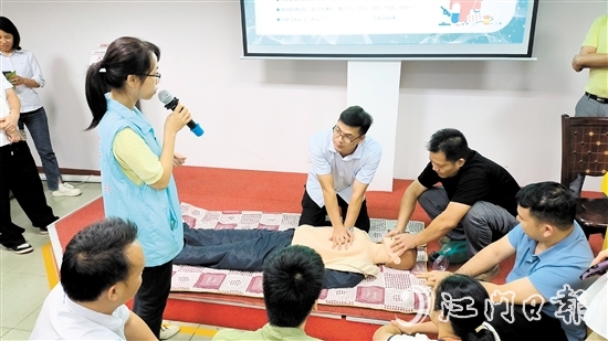 桃源分院把應(yīng)急救助技能培訓(xùn)“搬進(jìn)”企業(yè)，提升企業(yè)職工自救互救能力。