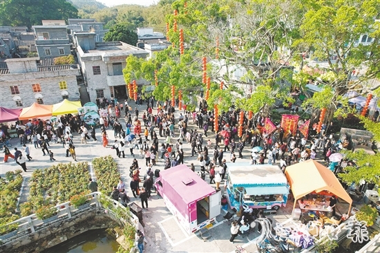 2024年，逾50萬(wàn)人次游客在桂水村流連于僑村書(shū)屋、青年部落、濕地花海與非遺展演之間。