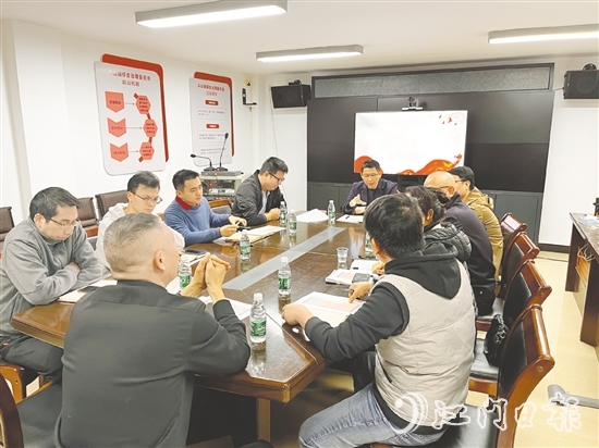 斗山鎮(zhèn)迅速組織司法所、農(nóng)辦、規(guī)劃辦、國土所、派出所、綜合行政執(zhí)法部門等召開分析研判會議。