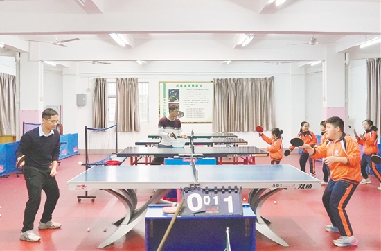 桃源小學(xué)將乒乓球運(yùn)動融入學(xué)生校園生活的方方面面，推動學(xué)校“一校一品”建設(shè)，讓乒乓球文化在校園中處處體現(xiàn)。