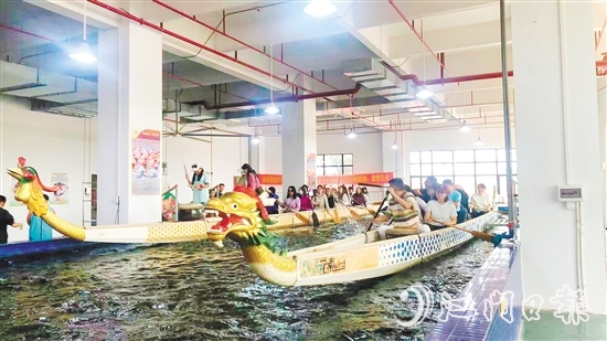 粵港澳大灣區(qū)百家旅行社代表親身體驗劃龍舟。
