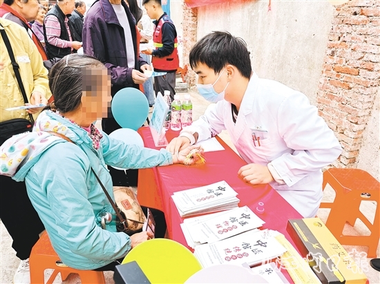 墟鎮(zhèn)社區(qū)不定期開(kāi)設(shè)“中醫(yī)集市”，為長(zhǎng)者提供中醫(yī)義診、健康咨詢、養(yǎng)生講座等服務(wù)。
