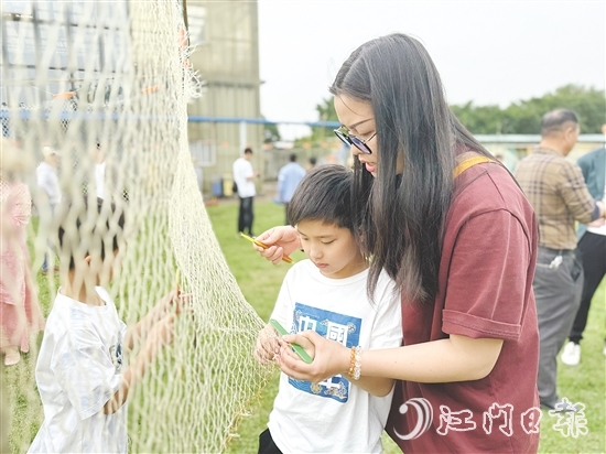 現(xiàn)場(chǎng)，不少小朋友參與其中，現(xiàn)場(chǎng)充滿歡聲笑語。