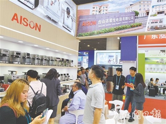 來自臺山的23家企業(yè)相繼亮相第137屆廣交會，在42個展位展示“臺山制造”實力。
