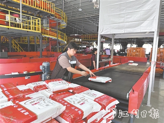 臺國糧集團與順豐快遞深化戰(zhàn)略合作，構(gòu)建“極速+精準”的現(xiàn)代糧食物流體系。