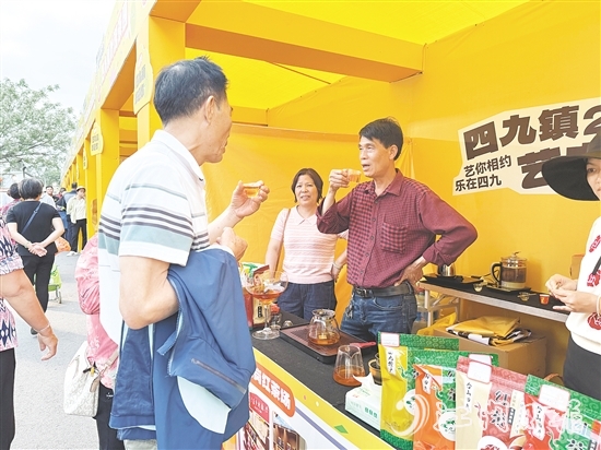 本地企業(yè)攜特色產(chǎn)品亮相嘉年華。