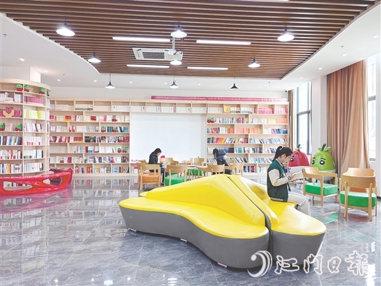 美麗?ài)祖?zhèn)客廳。