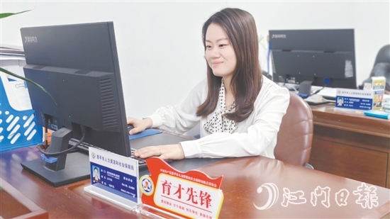 “人社先鋒”亮牌，發(fā)揮示范效應(yīng)。