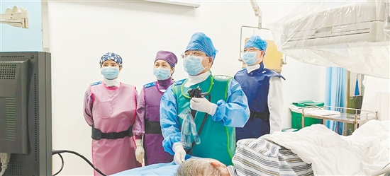 七旬血透患者遭膽石之困，消化內(nèi)科團隊協(xié)作巧破難關(guān)。