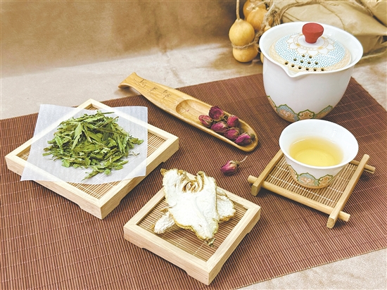 養(yǎng)生茶飲適合各年齡段市民飲用。