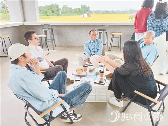 經(jīng)過(guò)修葺的謝永寬故居不僅在庭院設(shè)計(jì)上融入紅色文創(chuàng)元素，還在周邊創(chuàng)新引入稻田咖啡館業(yè)態(tài)。