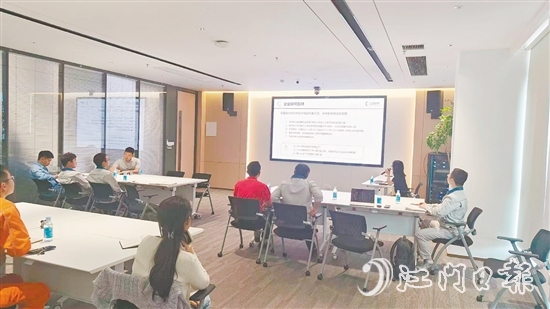 培訓(xùn)現(xiàn)場，企業(yè)工作人員認(rèn)真了解歐盟碳關(guān)稅政策。