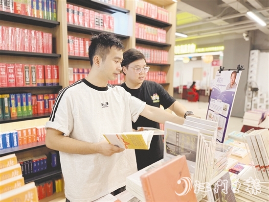 臺山市推動全民閱讀，促進閱讀空間遍地開花，讓書香氛圍日益濃厚。