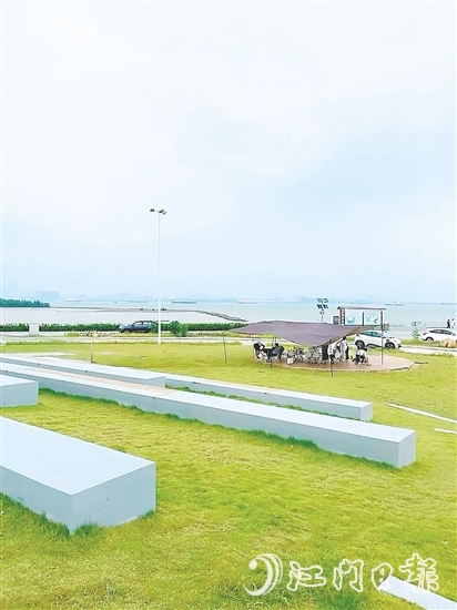 銀湖灣劇場(chǎng)公園面朝大海，景色宜人。