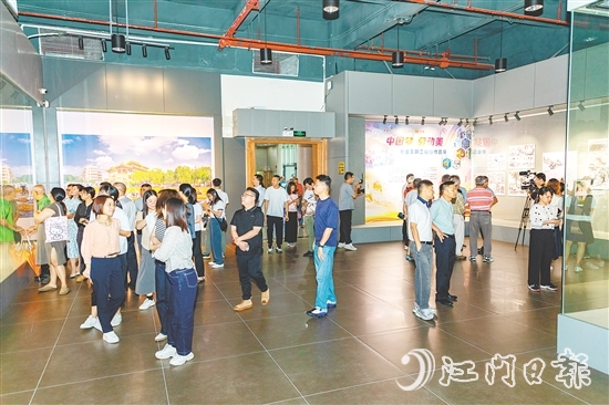 80幅攝影作品生動(dòng)展現(xiàn)新會(huì)工業(yè)戰(zhàn)線的勞動(dòng)者的技能風(fēng)采和精神面貌。