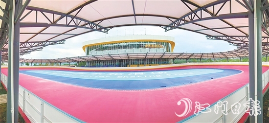 體育公園板塊內(nèi)設(shè)高標(biāo)準(zhǔn)200米輪滑場(chǎng)、1200平方米碗池滑板場(chǎng)、1500平方米街式滑板場(chǎng)，均達(dá)到國(guó)家級(jí)輪滑和滑板項(xiàng)目比賽場(chǎng)地標(biāo)準(zhǔn)。
