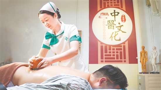 越來越多的人通過中醫(yī)調(diào)理來管理體重。