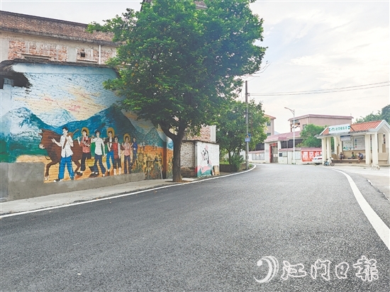 粉洞村升級(jí)改造村道，進(jìn)一步優(yōu)化村莊人居環(huán)境。