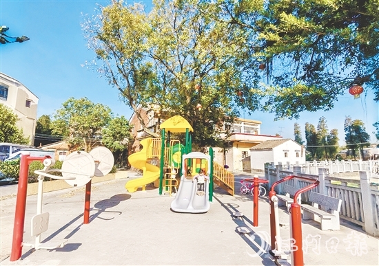 張良邊村爭(zhēng)取上級(jí)資源，為村組增設(shè)健身運(yùn)動(dòng)器材和兒童娛樂設(shè)施。