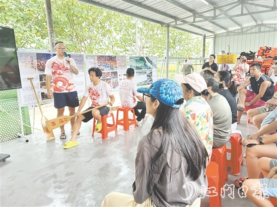 禮樂(lè)中正坊教練對(duì)新市民進(jìn)行龍舟基本培訓(xùn)。