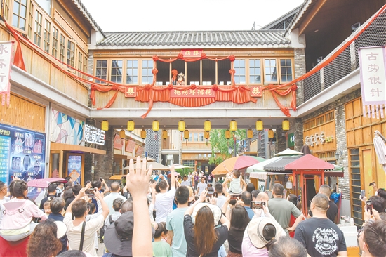 江門古勞水鄉(xiāng)旅游區(qū)推出精彩演藝節(jié)目吸引游客。