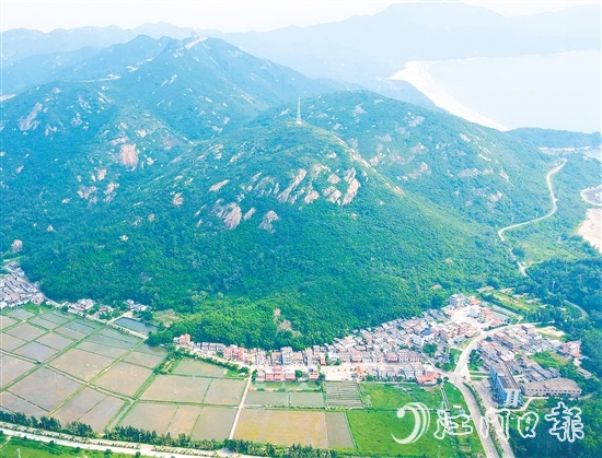 川島鎮(zhèn)飛東村依山傍海，擁有豐富美麗的旅游資源。