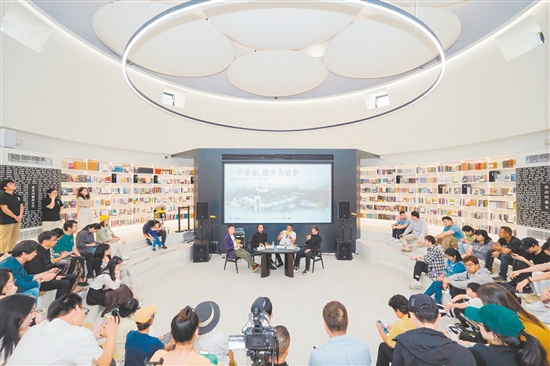 開平塘口鎮(zhèn)先鋒天下糧倉書店“無負今日”書房舉辦閱讀分享會。