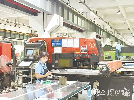 高美空調(diào)生產(chǎn)線經(jīng)過數(shù)字化改造后，生產(chǎn)效率提升顯著，生產(chǎn)流程得到優(yōu)化。