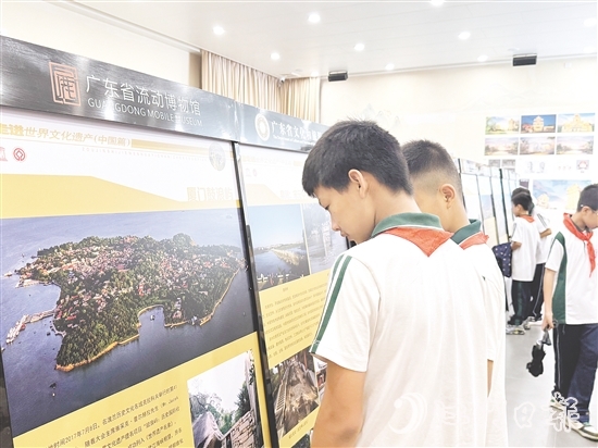 本次展覽系統(tǒng)展示中國(guó)擁有的包括“開(kāi)平碉樓與村落”在內(nèi)的59項(xiàng)世界文化遺產(chǎn)、自然遺產(chǎn)及文化與自然雙重遺產(chǎn)。