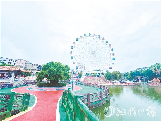 位于三埠文化公園的開平第一個摩天輪正式向公眾開放。