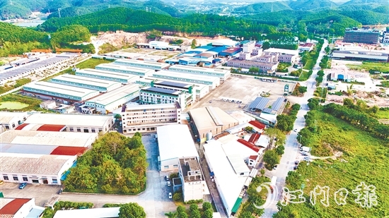 羅坑鎮(zhèn)不斷完善工業(yè)園區(qū)基礎(chǔ)設(shè)施建設(shè)。