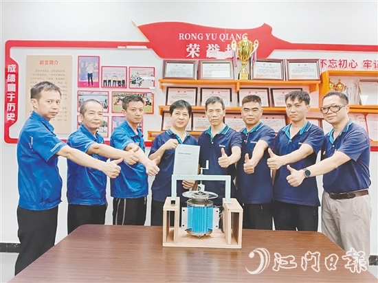 獲得國家實(shí)用新型專利的一種加捻機(jī)使用電機(jī)的拆卸裝置，由銀都拉瑪?shù)囊痪€員工和技術(shù)骨干等共同完成。