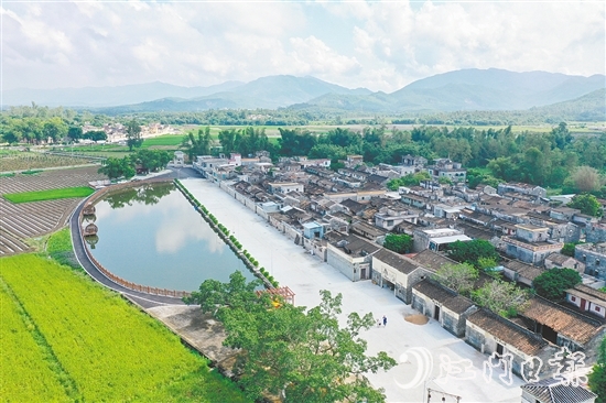 四九鎮(zhèn)東方村以產(chǎn)業(yè)融合發(fā)展新范式、文旅融合新地標(biāo)、生態(tài)宜居新標(biāo)桿的三重蝶變，繪就產(chǎn)業(yè)興、生態(tài)美、百姓富的鄉(xiāng)村振興新圖景。
