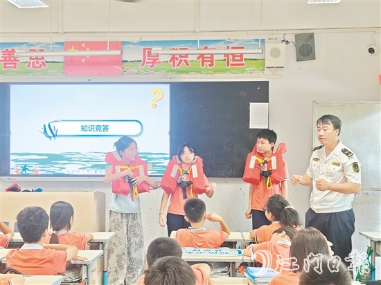 防溺水宣傳走進(jìn)那吉鎮(zhèn)中心小學(xué)。
