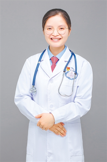 人物檔案：梁金碧，腎內(nèi)綜合科+老年病科五區(qū)主任助理，副主任醫(yī)師，從業(yè)16年，黨齡18年。