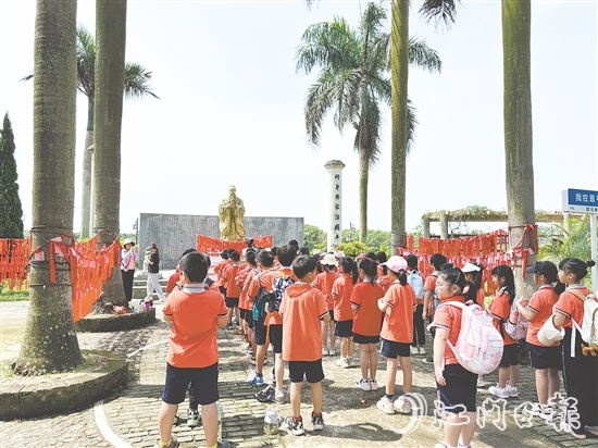 恩平歇馬學(xué)院以研學(xué)教育為核心紐帶，構(gòu)建“文化傳承為魂、教育實(shí)踐為基、產(chǎn)業(yè)融合為體、新媒體傳播為翼”的全鏈條發(fā)展模式，打造鄉(xiāng)村文化研學(xué)高地。