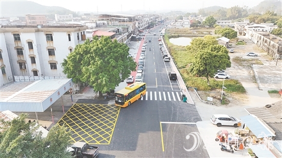 金雞鎮(zhèn)開展銀龍路升級改造工程，基礎(chǔ)設(shè)施不斷提檔升級。