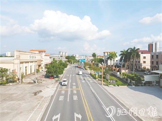 大江鎮(zhèn)人大代表助推民生實(shí)事項(xiàng)目建設(shè)跑出“加速度”，圖為實(shí)施風(fēng)貌帶升級(jí)的國(guó)道G240線廊道整治工程。