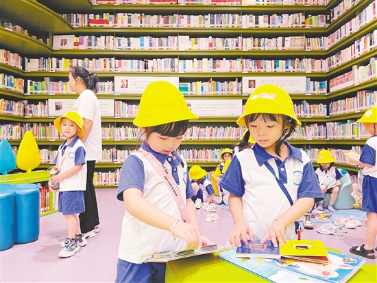 如今，“無負(fù)今日”書房遍布城鄉(xiāng)，成為江門的時尚閱讀空間。