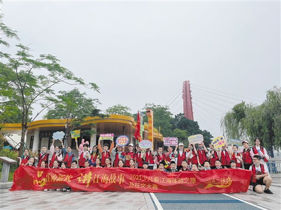 小記者們收獲了難忘的江海體驗(yàn)之旅。