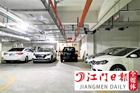 產(chǎn)權(quán)車位買賣交易手續(xù)與商鋪的交易手續(xù)一樣。