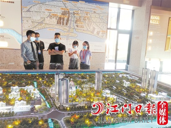 中秋期間，各大樓盤(pán)給力促銷(xiāo)，吸引了一批購(gòu)房者“上車(chē)”。