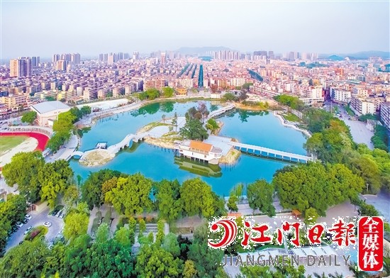 鶴山城市面貌提質(zhì)升級。圖為鶴山北湖公園。
