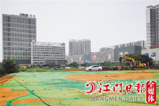 新會(huì)駿景灣新盤位于美吉特購物廣場旁。