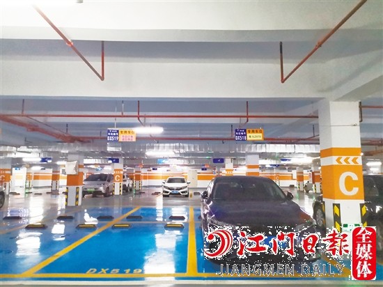 部分開發(fā)商對車位進行大力促銷。