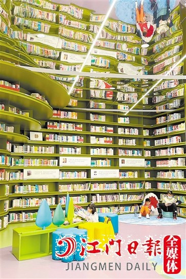 博富控股配建的臺(tái)山中心圖書館，豐富了居民的文化生活，也成了網(wǎng)紅打卡地。