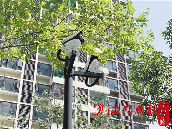 天睿居小區(qū)內(nèi)設(shè)有高空拋物攝像頭。