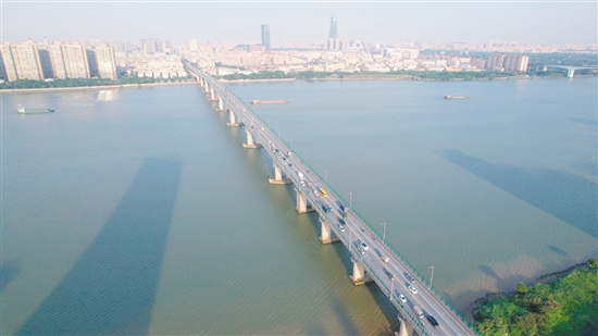 外海大橋?qū)⒅猩焦沛?zhèn)和江門外海兩個區(qū)域連為一體。