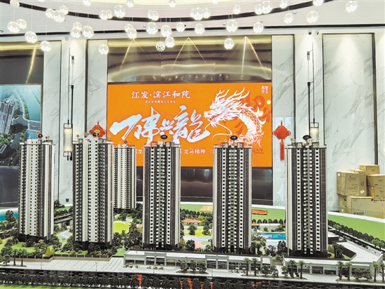 各大樓盤新春氣氛濃郁。